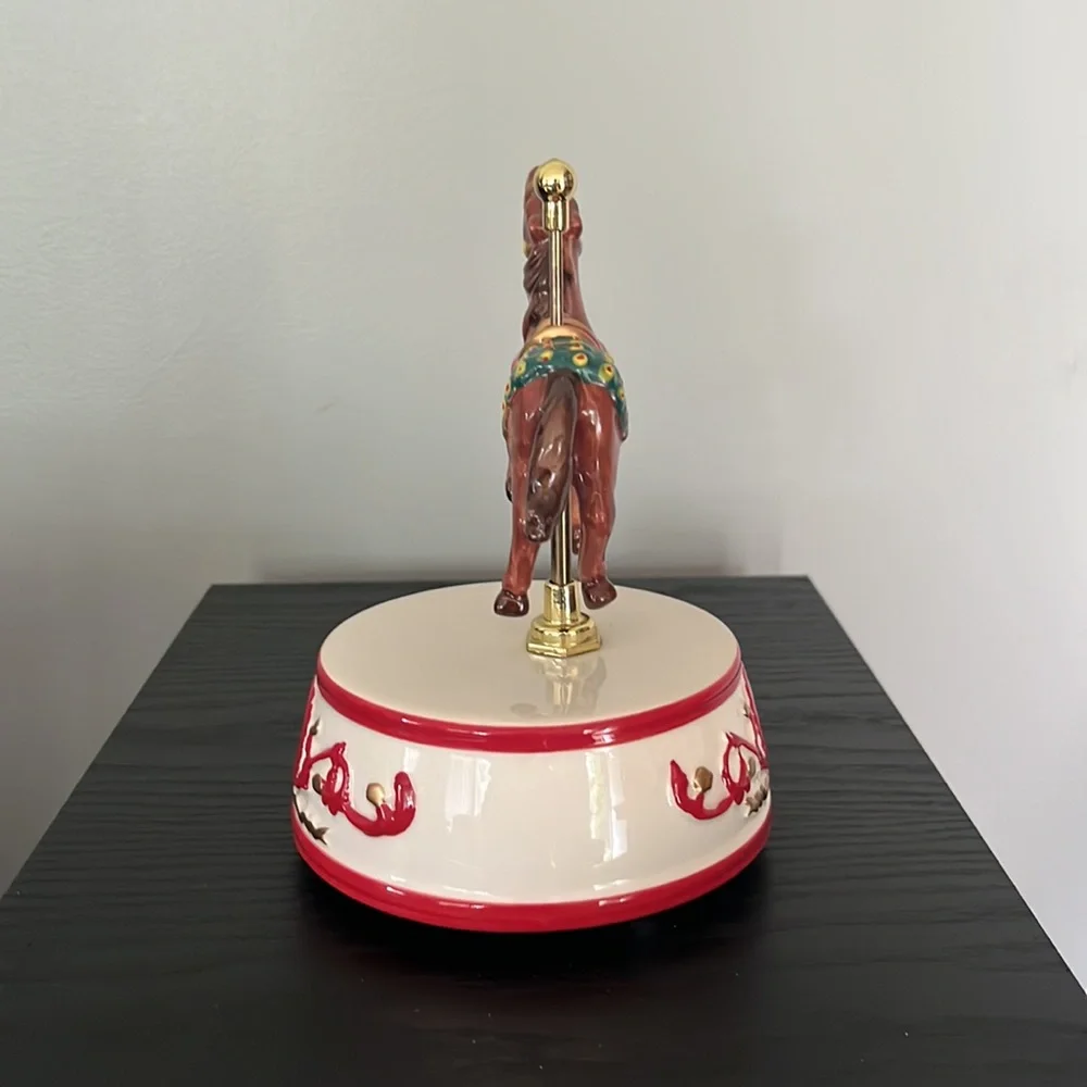Christmas Music Box - Picture 4 of 7